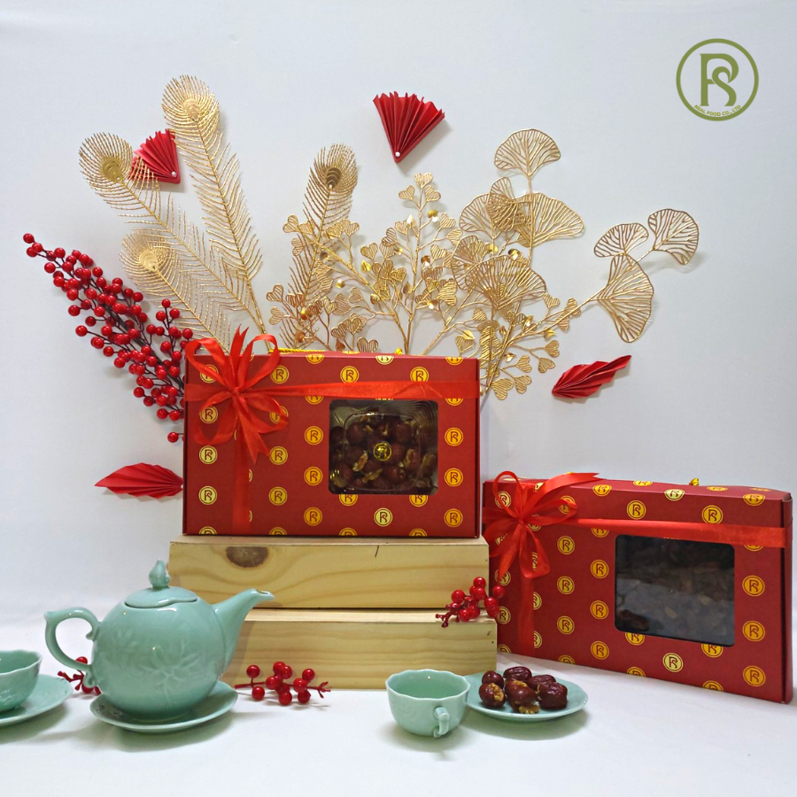 Hộp Quà Tết Velvet Táo Đỏ Kẹp Nhân Hạt Óc Chó 40 quả (Tặng kèm bao lì xì)